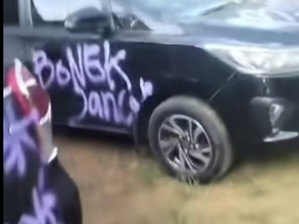 Rombongan Wisatawan Surabaya Diserang di Pantai Wediwu, Kaca Mobil Pecah dan Korban Luka-luka