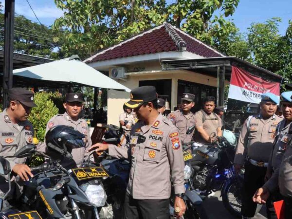 Wujudkan Pelayanan Maksimal, Kapolres Sampang Pimpin Pengecekan Ratusan Kendaraan Dinas